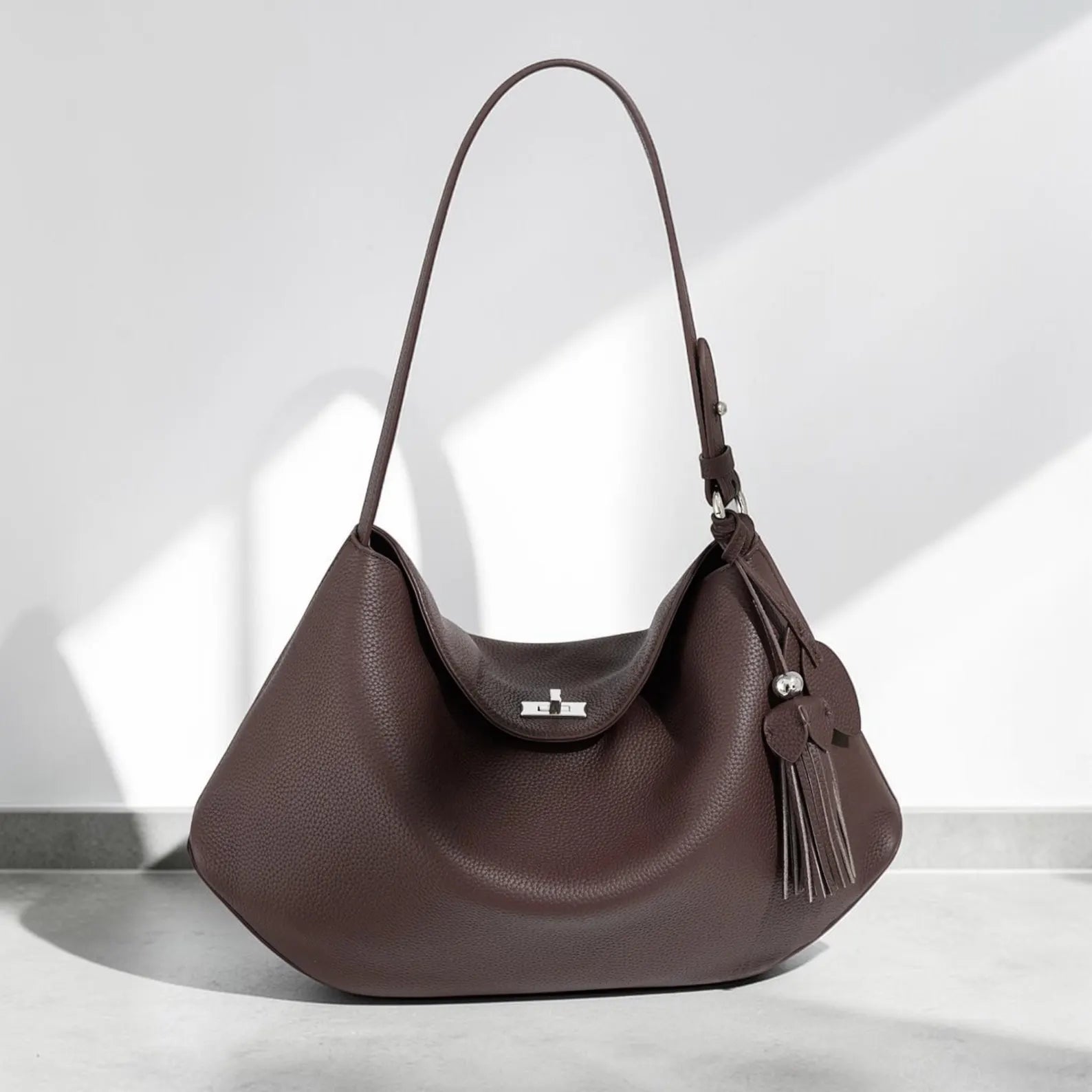irst-Layer Cowhide Dumpling Shape Large Capacity Shoulder Hobo Bag