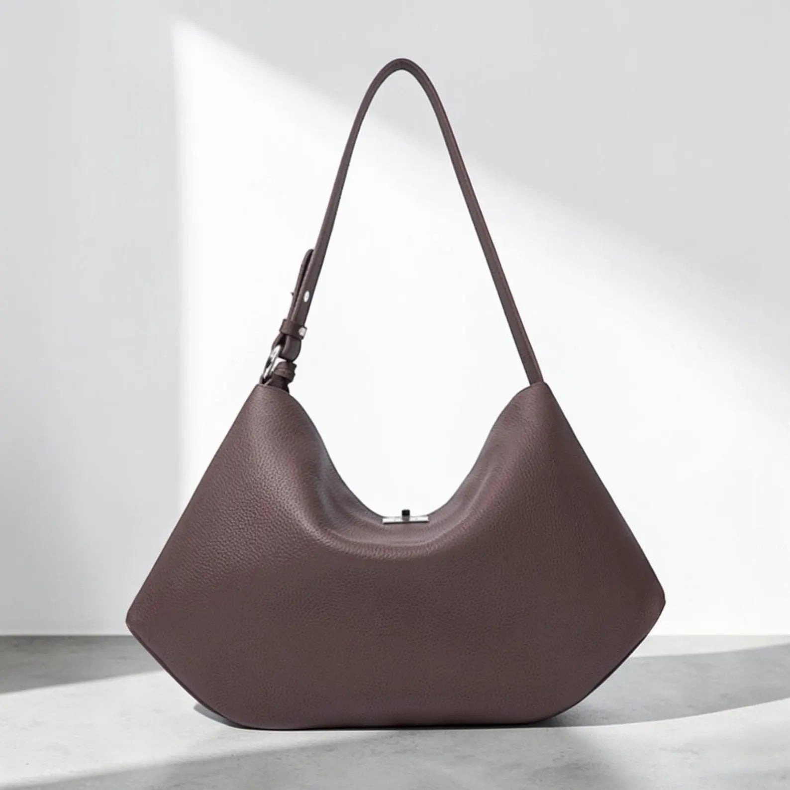 irst-Layer Cowhide Dumpling Shape Large Capacity Shoulder Hobo Bag